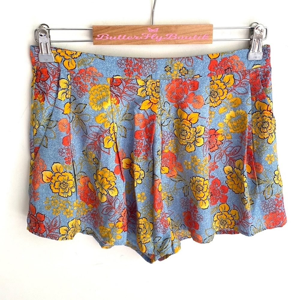Sugar‎ + lips Floral pleated shorts, Size S